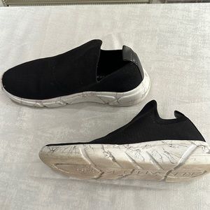 Kendall & Kylie sneakers!